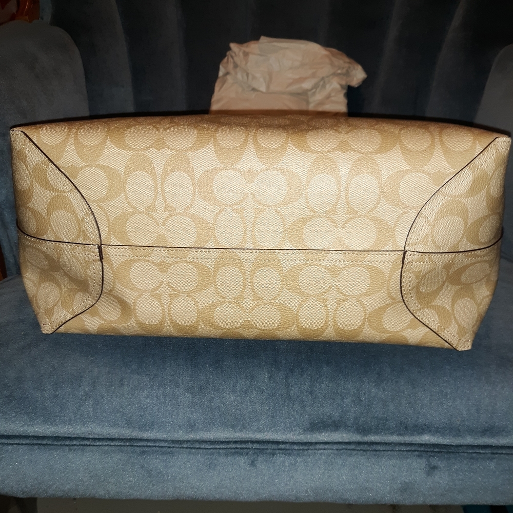 Coach Tote - Picture 3 of 9